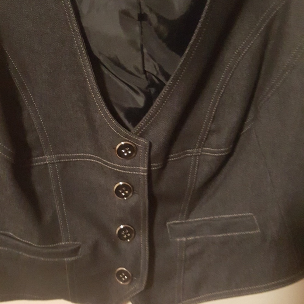 Vest - Picture 3 of 3